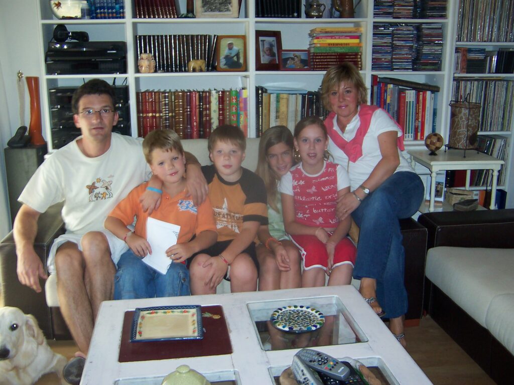 Alexia por Zaragoza en 2006: De izda. a dcha.: Vara, yo, Ángel, Alosa, Lucía, Alexia y Pilar.